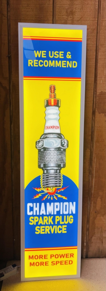 Champion-Spark-Plug LED Light-Box (120cm)
